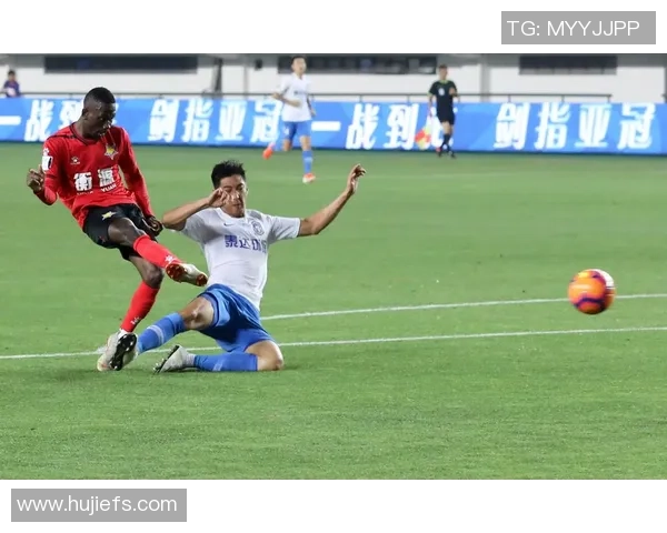 广州恒大客场挑战上海申鑫球迷热情高涨一人远征记