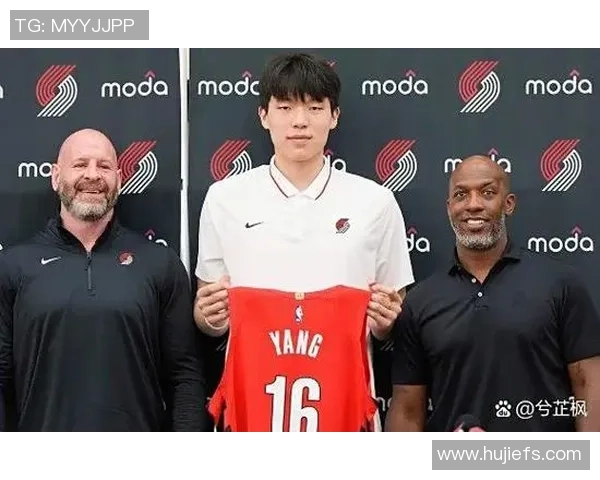 半场三分笑回自傲!杨翰森减重成功,NBA窘境下的生长瞬间