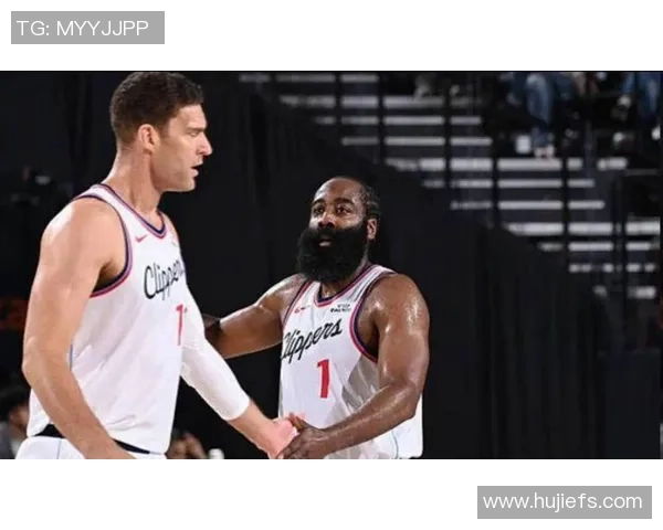 快船遭灰熊反转 近14战仅2胜!候补仅15分 小卡轰39分仍带不动 快船遭灰熊反转 近14战仅2胜!候补仅15分 小卡轰39分仍带不动